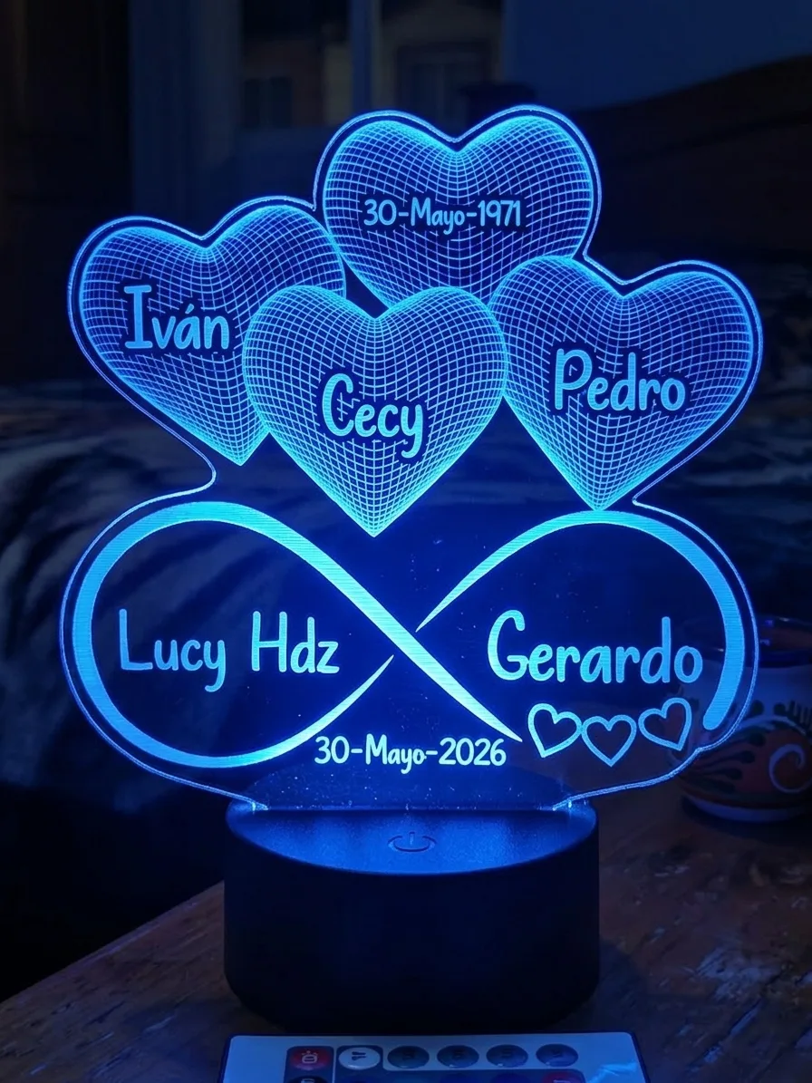 Lámpara de corazones con nombres de la familia